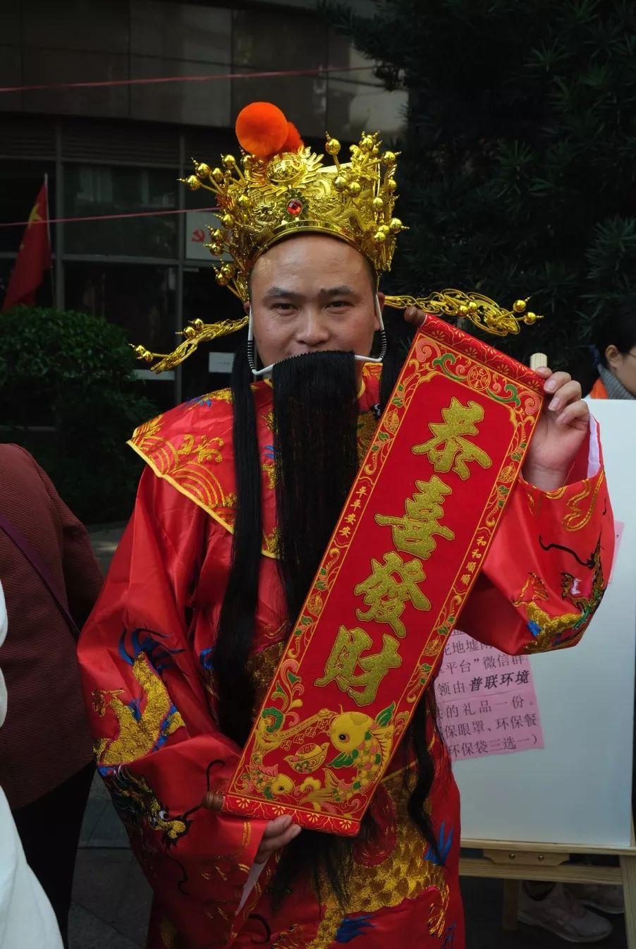 独家揭秘今天香港人如何迎财神？全民狂欢背后的传统与潮流交织！🌟🎉✨内含深度解析数据法规加持原创内容。