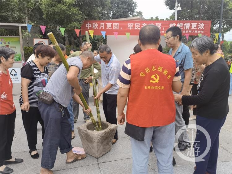 激动人心！今年首次踏足村落，糍粑销售之旅开启新篇章——乡村里的甜蜜商机大揭秘！！悬念重重……究竟能否打开新市场的大门？一探便知。