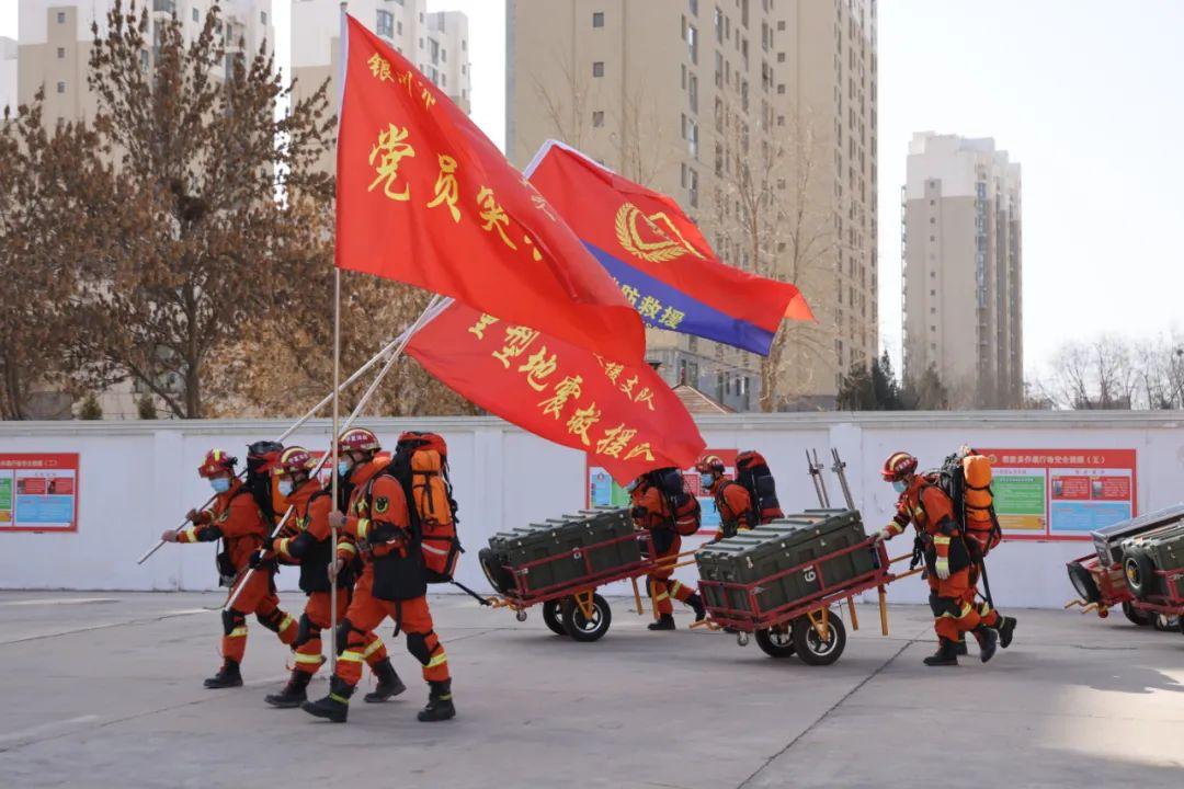 监拍揭秘，银川地震瞬间，顾客生死时速逃离餐厅真相大解密！背后的故事引人深思……关于顽固疾病与生存意志的较量。