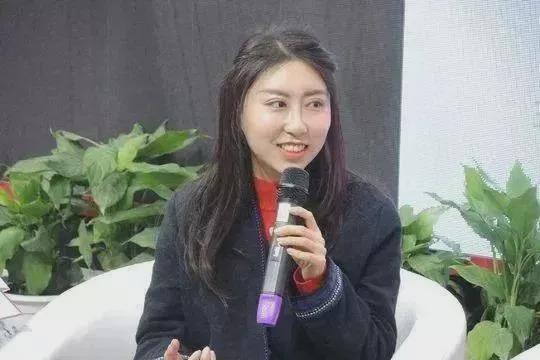 贾平凹之女 贾浅浅获博士学位揭秘，文坛新星再度闪耀，背后故事引人探寻？深度解析其学术成就之路。