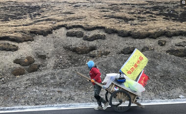 徒步3千公里赴拉萨，一场心灵与肉体的极致之旅！揭秘背后的神秘力量与挑战悬念重重。